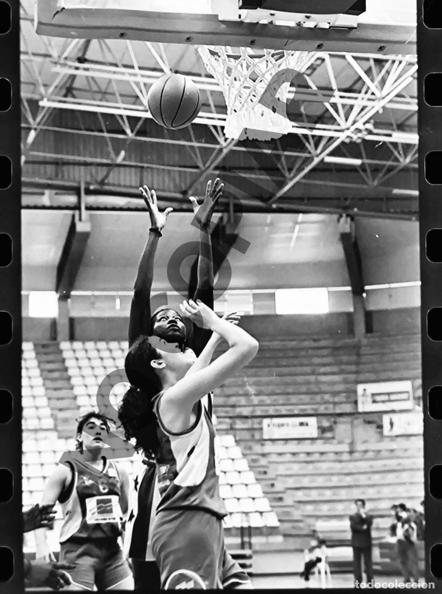 Fotograf&iacute;a antigua: Antiguo negativo de fotograf&iacute;a. Baloncesto femenino. Dorna Godella - Club Juven. A&ntilde;o 1993