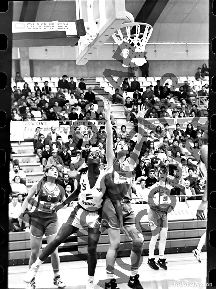 Fotograf&iacute;a antigua: Antiguo negativo de fotograf&iacute;a. Baloncesto femenino. Dorna Godella - Club Juven. A&ntilde;o 1993