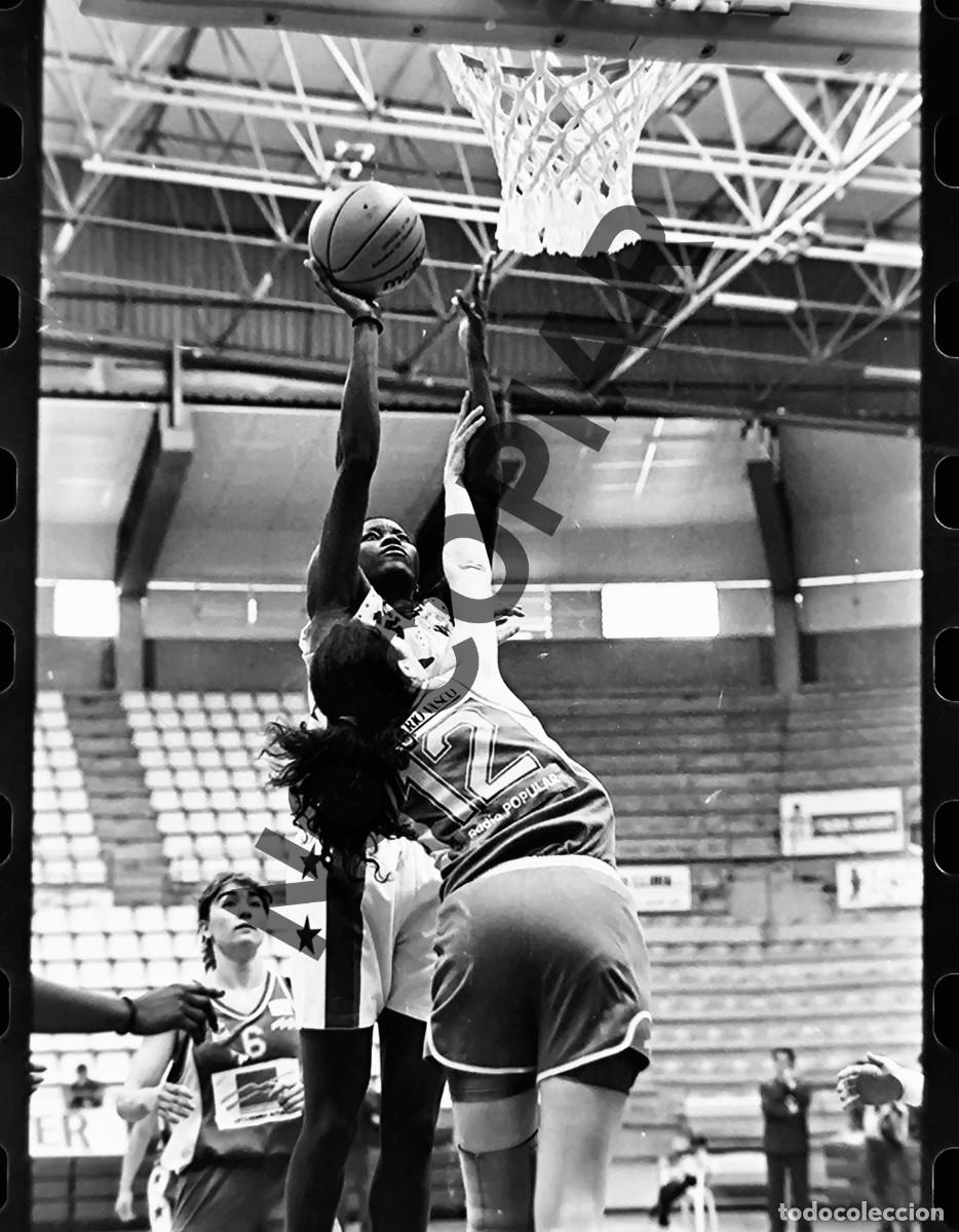 Fotograf&iacute;a antigua: Antiguo negativo de fotograf&iacute;a. Baloncesto femenino. Dorna Godella - Club Juven. A&ntilde;o 1993