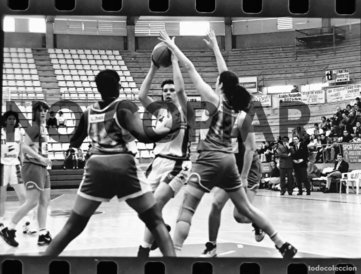 Fotograf&iacute;a antigua: Antiguo negativo de fotograf&iacute;a. Baloncesto femenino. Dorna Godella - Club Juven. A&ntilde;o 1993