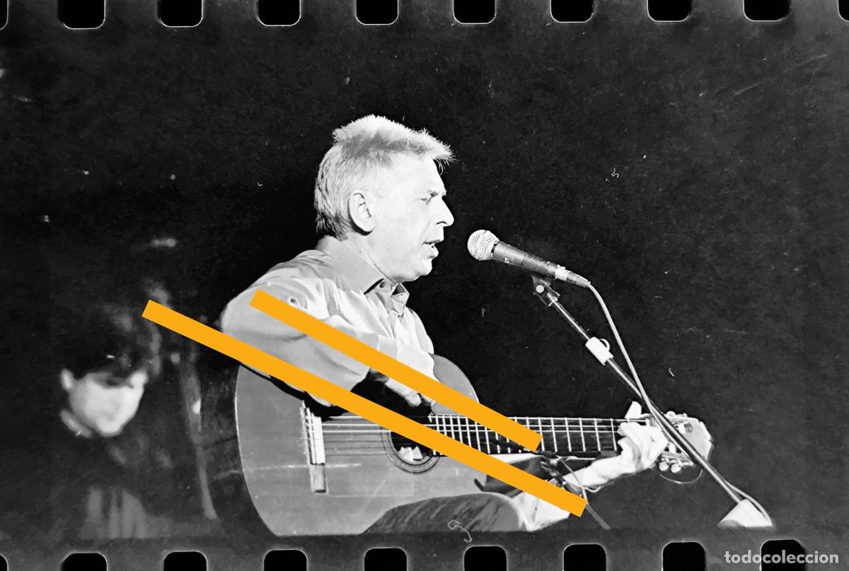 Fotograf&iacute;a antigua: Antiguo negativo de fotograf&iacute;a. Raimon. Cantante escritor y poeta.