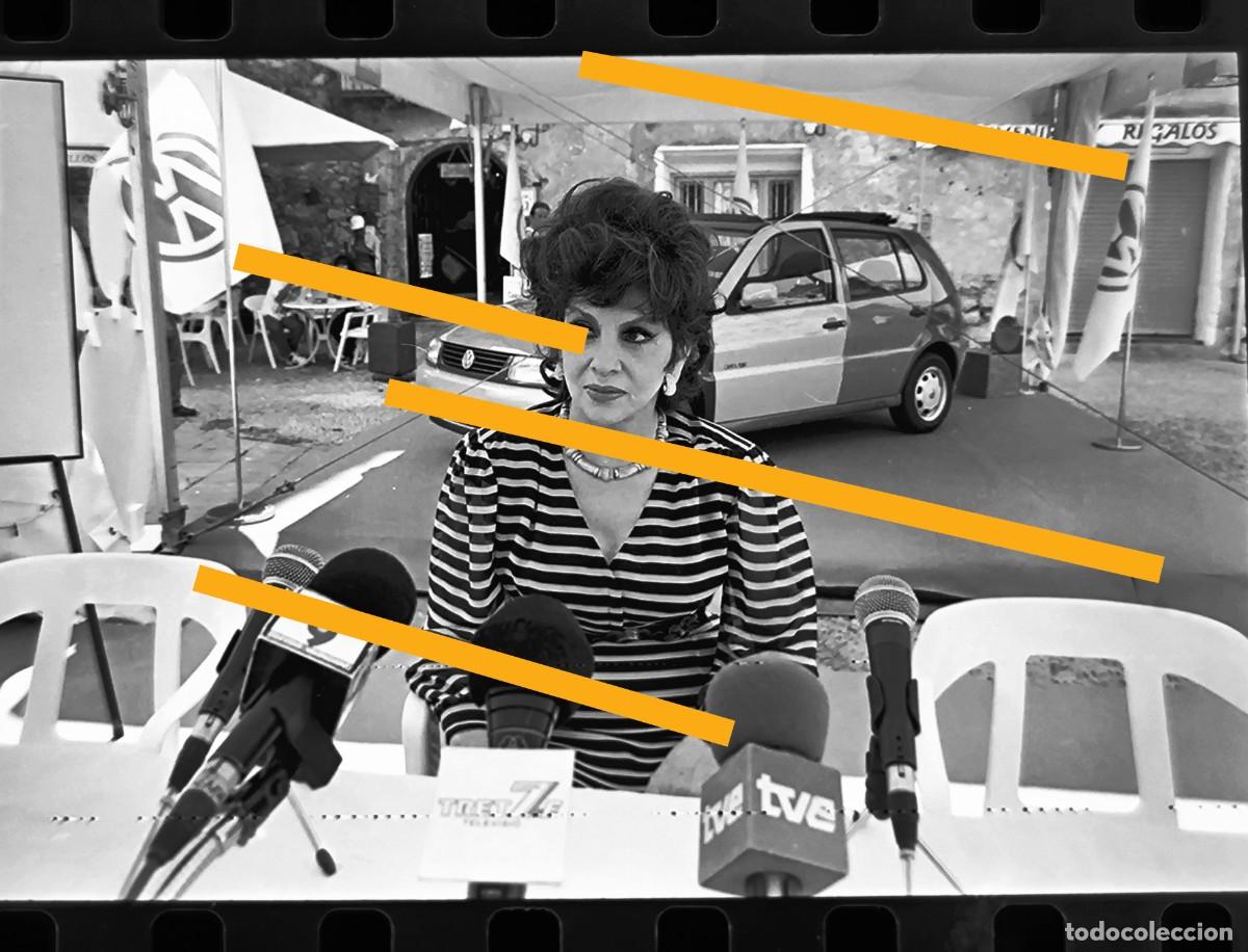 Fotograf&iacute;a antigua: Antiguo negativo de fotograf&iacute;a. Actriz Gina Lollobrigida en Pe&ntilde;&iacute;scola. Castell&oacute;n. A&ntilde;os 90.