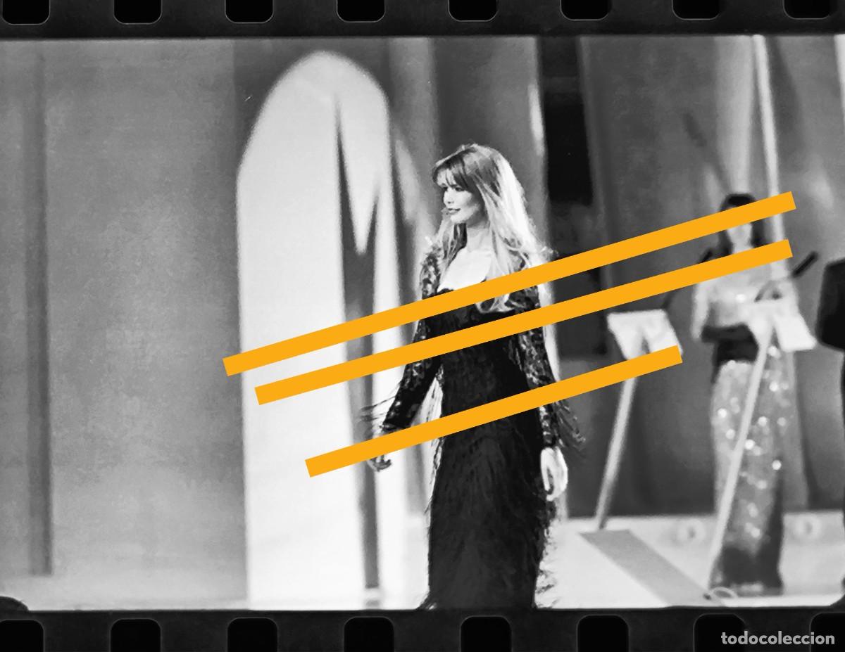 Fotograf&iacute;a antigua: Antiguo negativo de fotograf&iacute;a. Modelo Claudia schiffer. A&ntilde;os 90.
