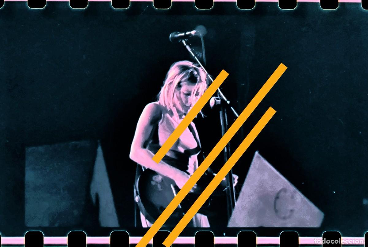 Fotograf&iacute;a antigua: Negativo de fotograf&iacute;a. Sonic Youth. Banda musical, rock. Guitarrista Kim Gordon. Benicassim a&ntilde;os 90