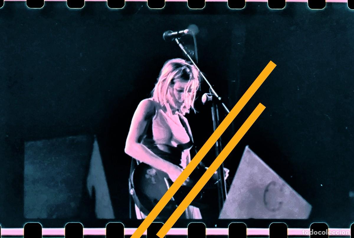 Fotograf&iacute;a antigua: Negativo de fotograf&iacute;a. Sonic Youth. Banda musical, rock. Guitarrista Kim Gordon. Benicassim a&ntilde;os 90