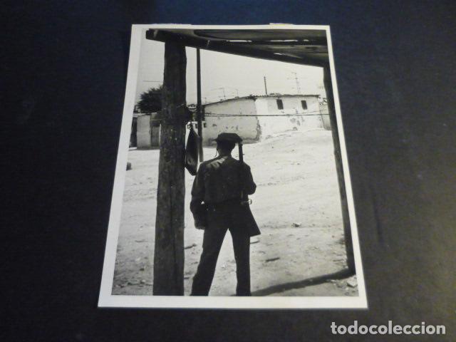 Fotograf&iacute;a antigua: MADRID BARRIO DE SAN FERMIN GUARDIA CIVIL ANTIGUA FOTOGRAFIA 18 X 13 CM
