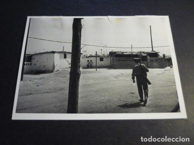 Fotograf&iacute;a antigua: MADRID BARRIO DE SAN FERMIN GUARDIA CIVIL ANTIGUA FOTOGRAFIA 18 X 13 CM