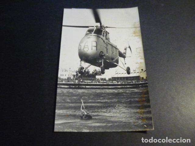 Fotograf&iacute;a antigua: HELICOPTERO WESTLAND DEL SAR SALVAMENTO AEREO ESPA&Ntilde;OL ANTIGUA FOTOGRAFIA 1965 18 X 11,5 CM