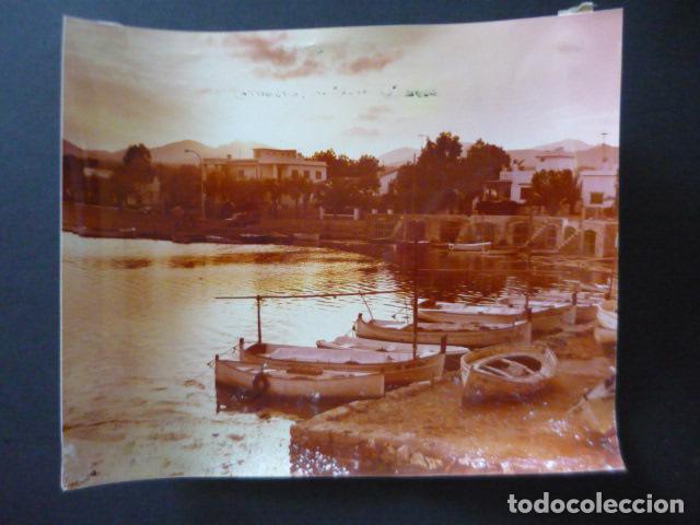 Fotograf&iacute;a antigua: PALMA DE MALLORCA UNA CALA CON BARCAS PESQUERAS ANTIGUA FOTOGRAFIA 20 X 25 CM