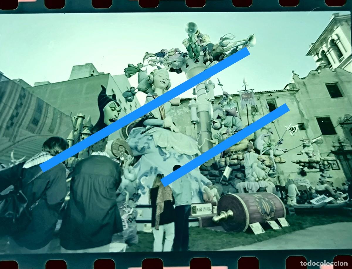 Fotograf&iacute;a antigua: Antiguo negativo de fotograf&iacute;a. Falla Plaza del Pilar. Fallas de Valencia. A&ntilde;o 1998