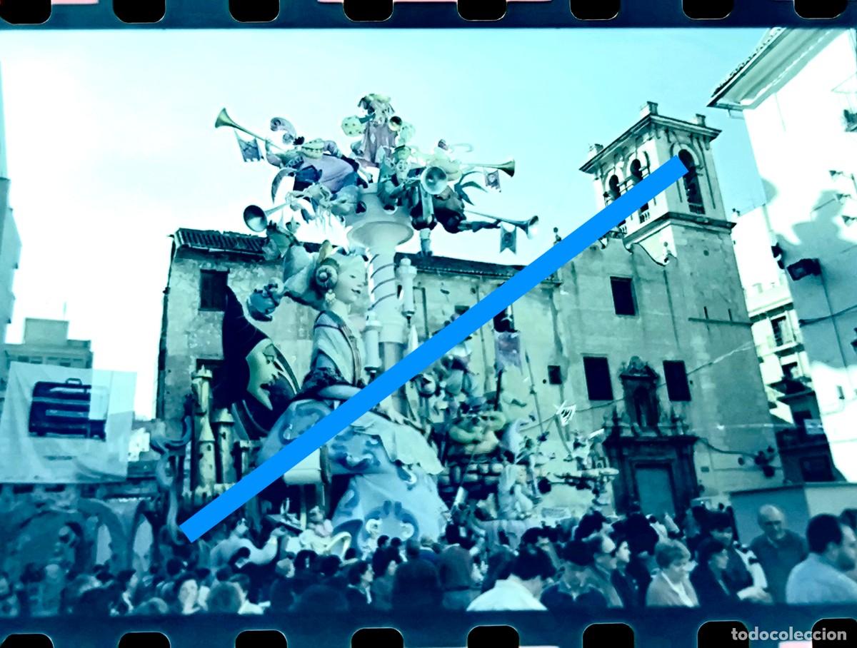 Fotograf&iacute;a antigua: Antiguo negativo de fotograf&iacute;a. Falla Plaza del Pilar. Fallas de Valencia. A&ntilde;o 1998