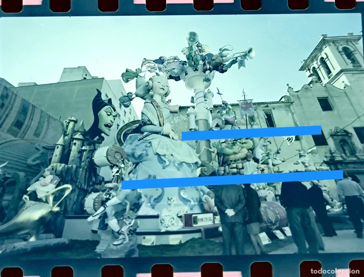 Fotograf&iacute;a antigua: Antiguo negativo de fotograf&iacute;a. Falla Plaza del Pilar. Fallas de Valencia. A&ntilde;o 1998