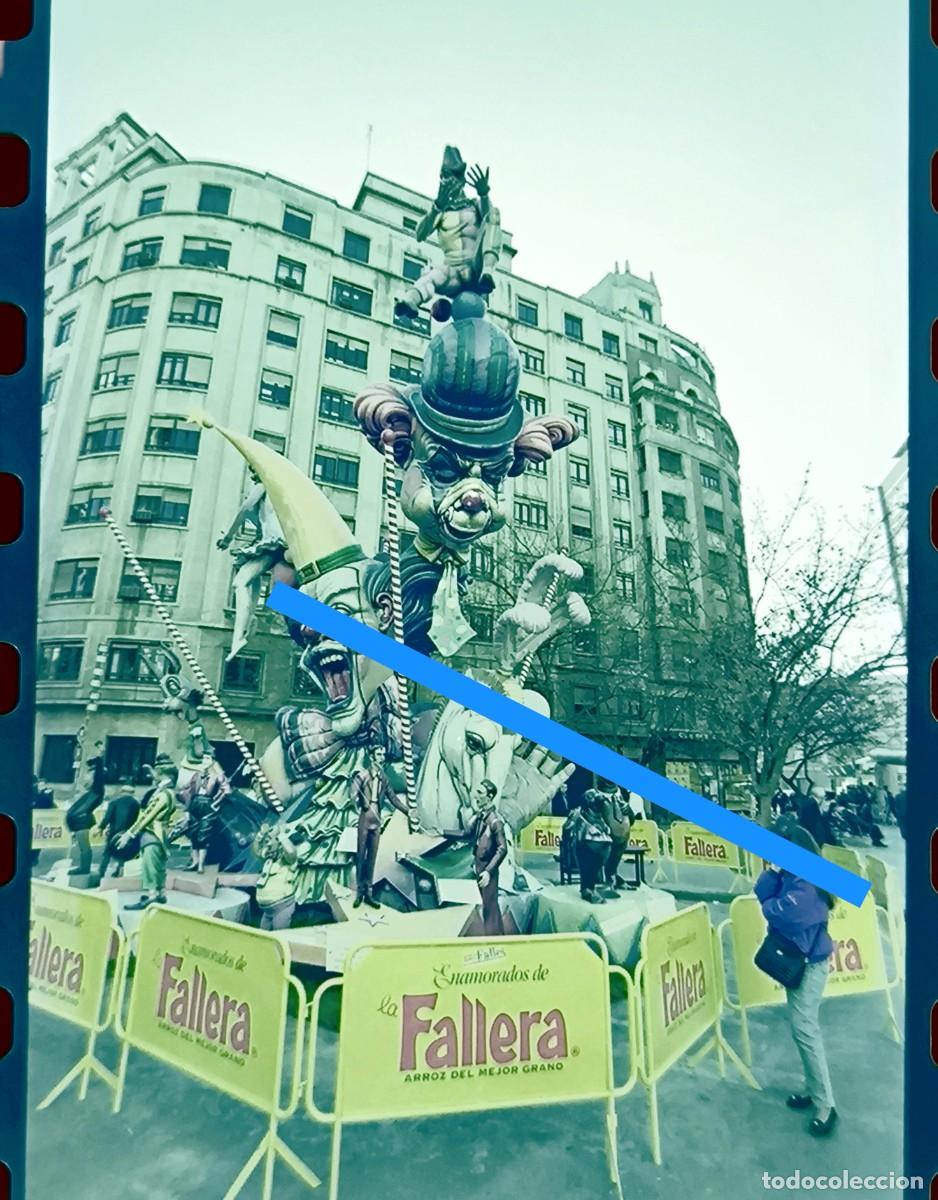 Fotograf&iacute;a antigua: Antiguo negativo de fotograf&iacute;a. Falla Avenida del Oeste. Fallas de Valencia. A&ntilde;o 1998