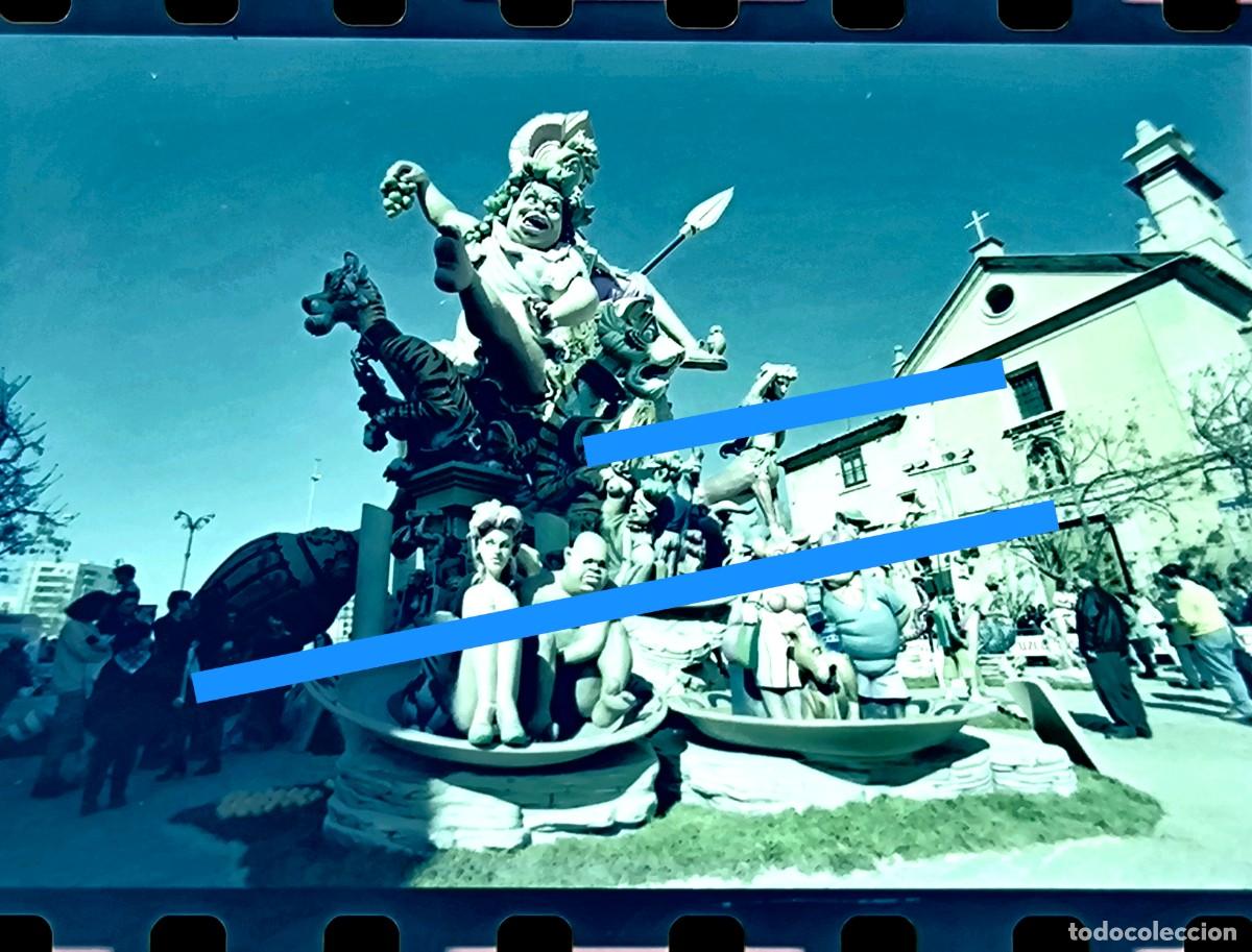 Fotograf&iacute;a antigua: Antiguo negativo de fotograf&iacute;a. Falla Plaza Na Jordana. Fallas de Valencia. A&ntilde;o 1998