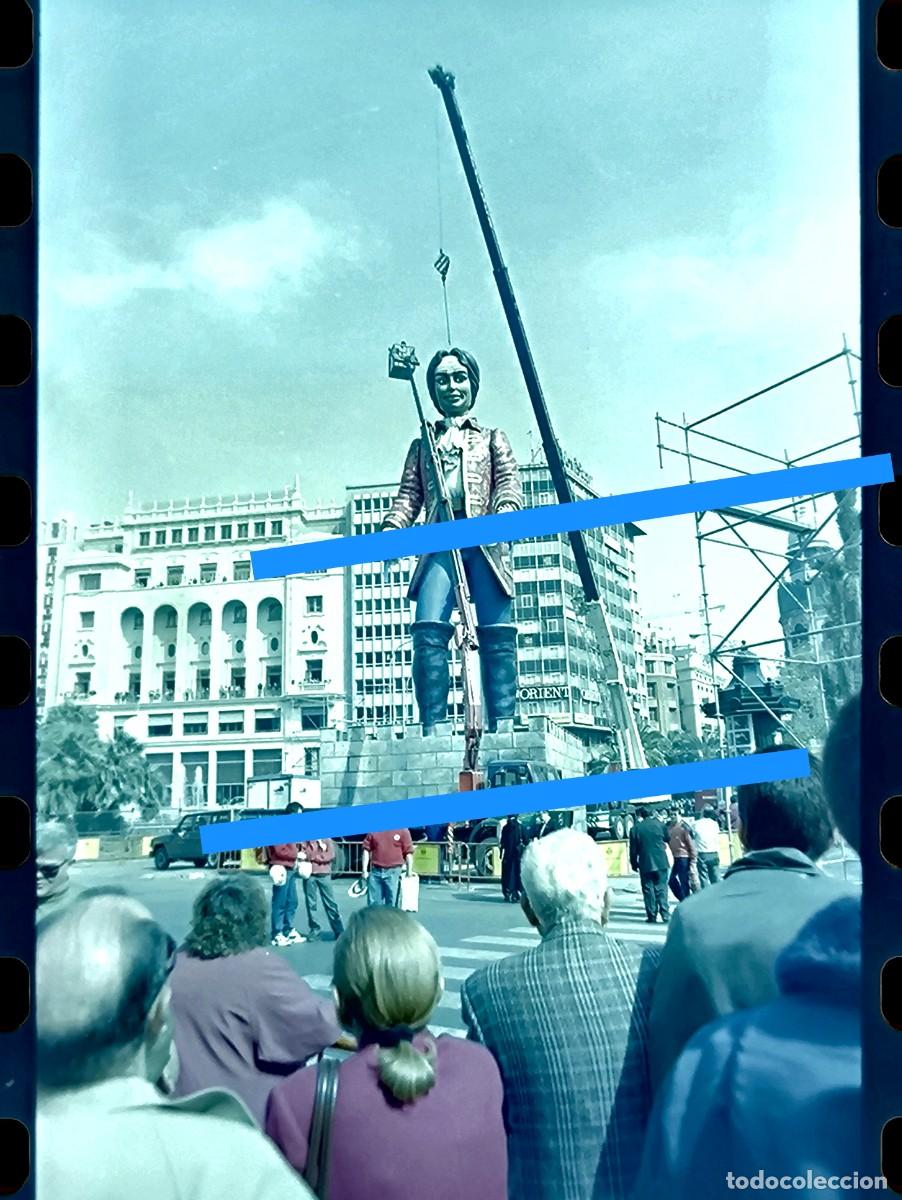 Fotograf&iacute;a antigua: Antiguo negativo de fotograf&iacute;a. Falla plaza del Ayuntamiento. Fallas de Valencia. A&ntilde;o 1999