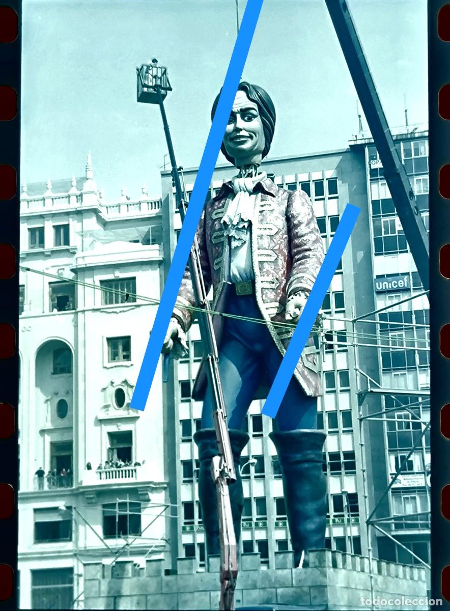 Fotograf&iacute;a antigua: Antiguo negativo de fotograf&iacute;a. Falla plaza del Ayuntamiento. Fallas de Valencia. A&ntilde;o 1999