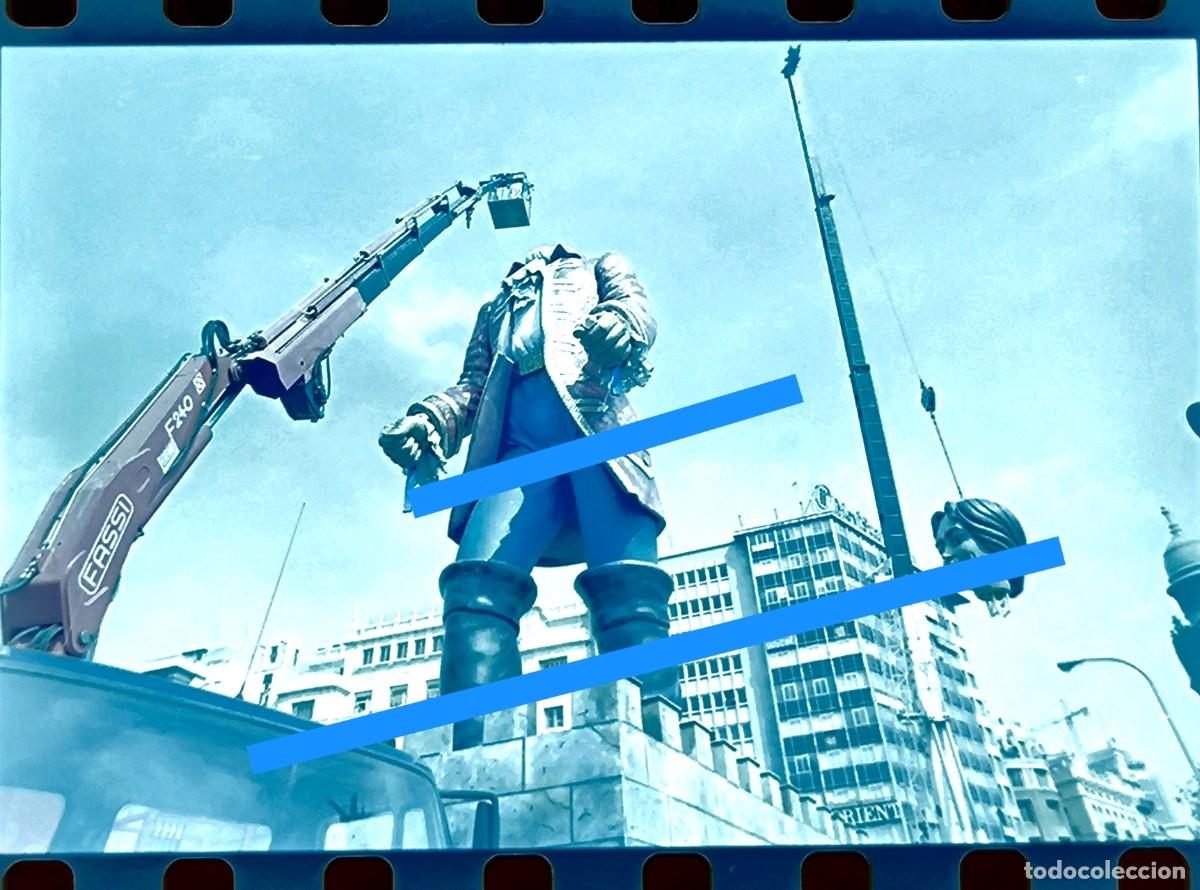 Fotograf&iacute;a antigua: Antiguo negativo de fotograf&iacute;a. Falla plaza del Ayuntamiento. Fallas de Valencia. A&ntilde;o 1999