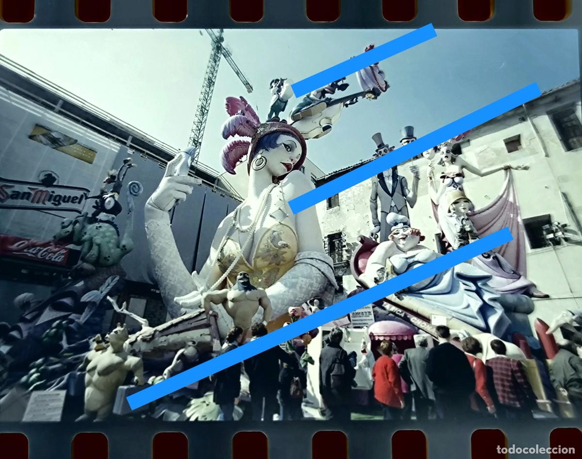 Fotograf&iacute;a antigua: Antiguo negativo de fotograf&iacute;a. Falla plaza del Pilar. Fallas de Valencia. A&ntilde;o 1999