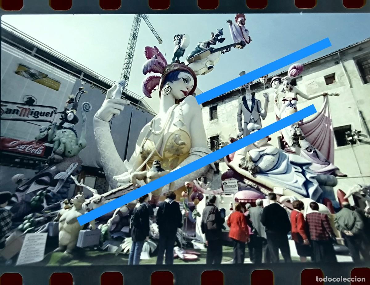 Fotograf&iacute;a antigua: Antiguo negativo de fotograf&iacute;a. Falla plaza del Pilar. Fallas de Valencia. A&ntilde;o 1999
