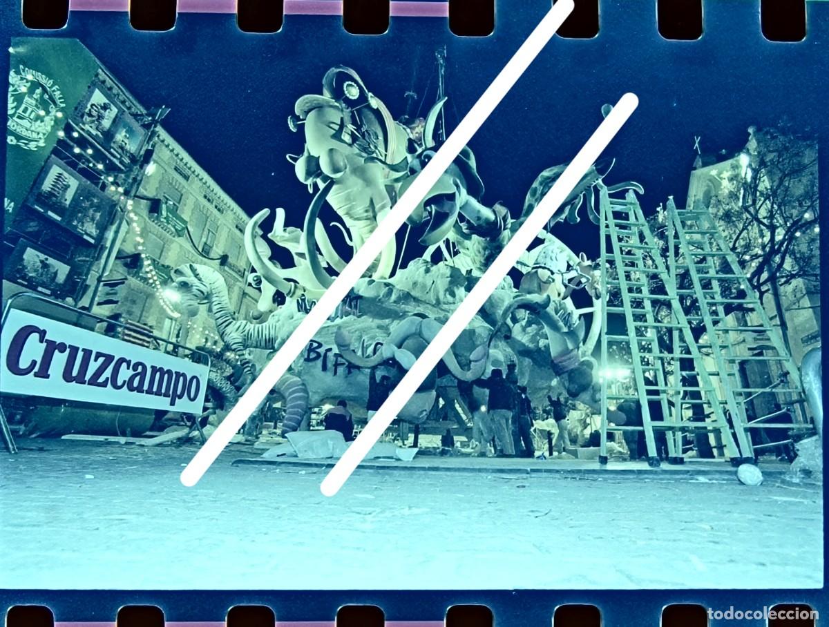 Fotograf&iacute;a antigua: Antiguo negativo de fotograf&iacute;a. Falla plaza del Pilar. Fallas de Valencia. A&ntilde;o 1999
