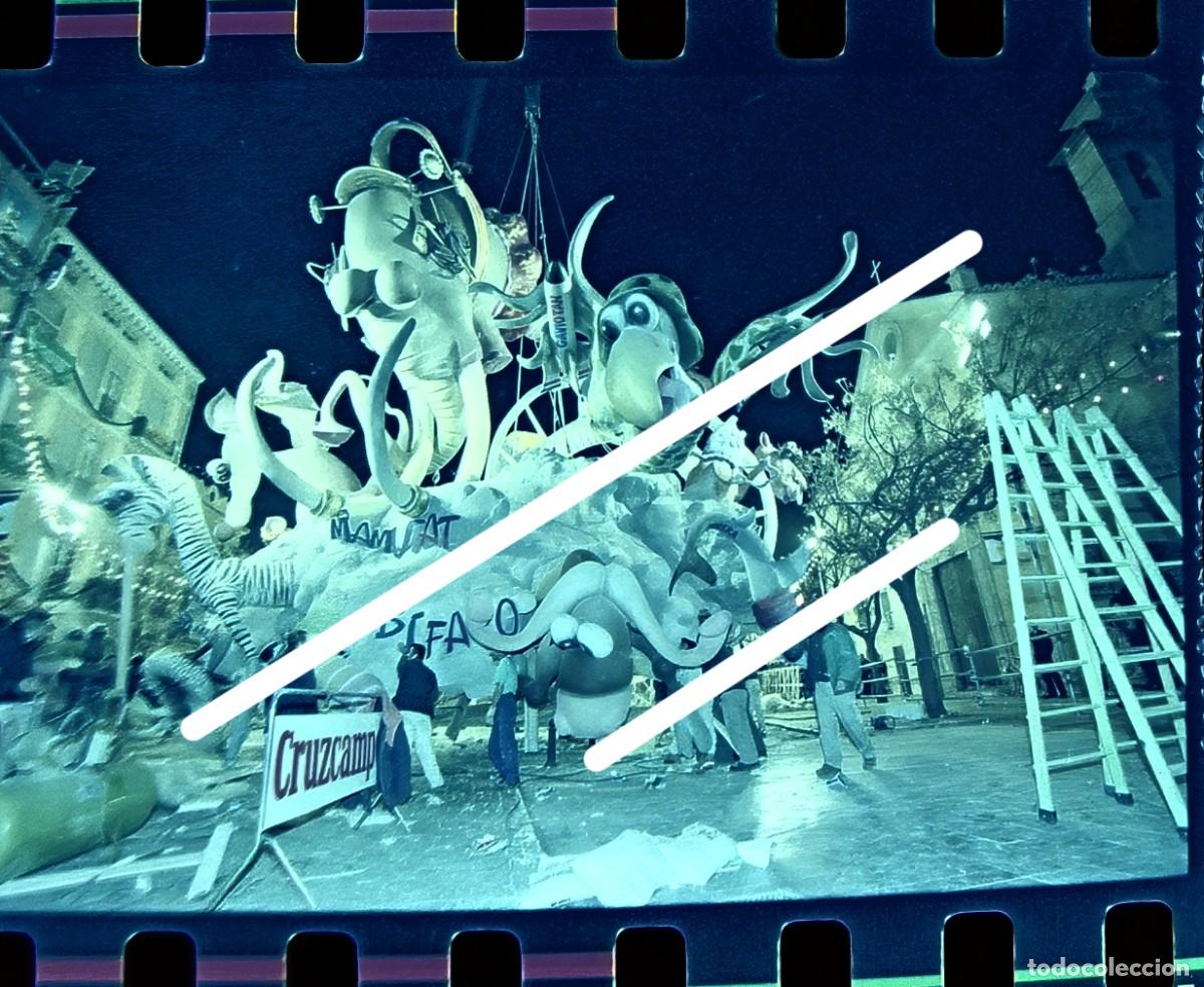 Fotograf&iacute;a antigua: Antiguo negativo de fotograf&iacute;a. Falla plaza del Pilar. Fallas de Valencia. A&ntilde;o 1999