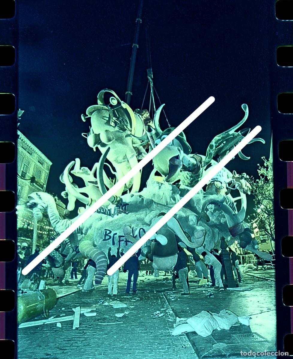 Fotograf&iacute;a antigua: Antiguo negativo de fotograf&iacute;a. Falla plaza del Pilar. Fallas de Valencia. A&ntilde;o 1999