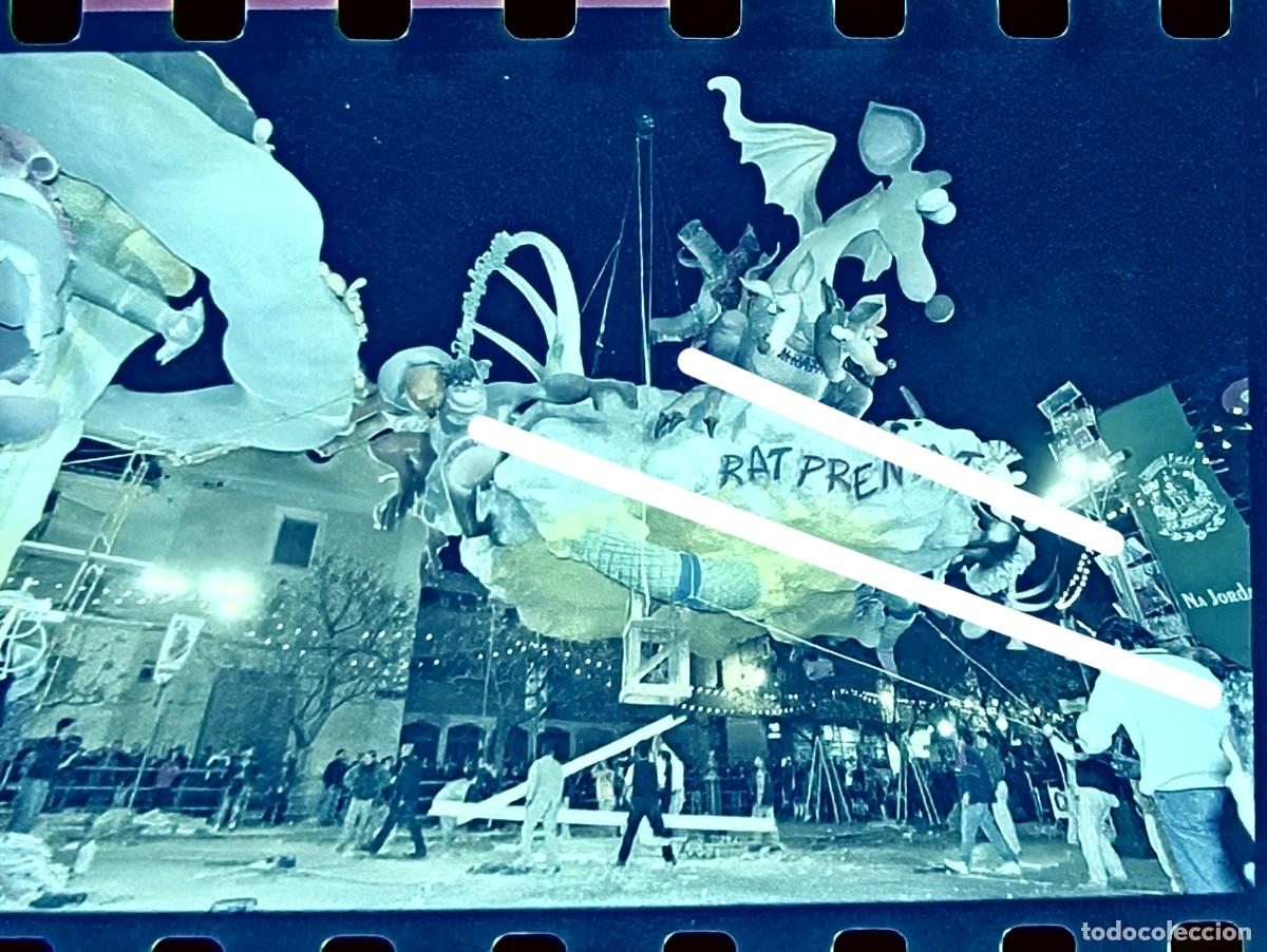 Fotograf&iacute;a antigua: Antiguo negativo de fotograf&iacute;a. Falla plaza del Pilar. Fallas de Valencia. A&ntilde;o 1999