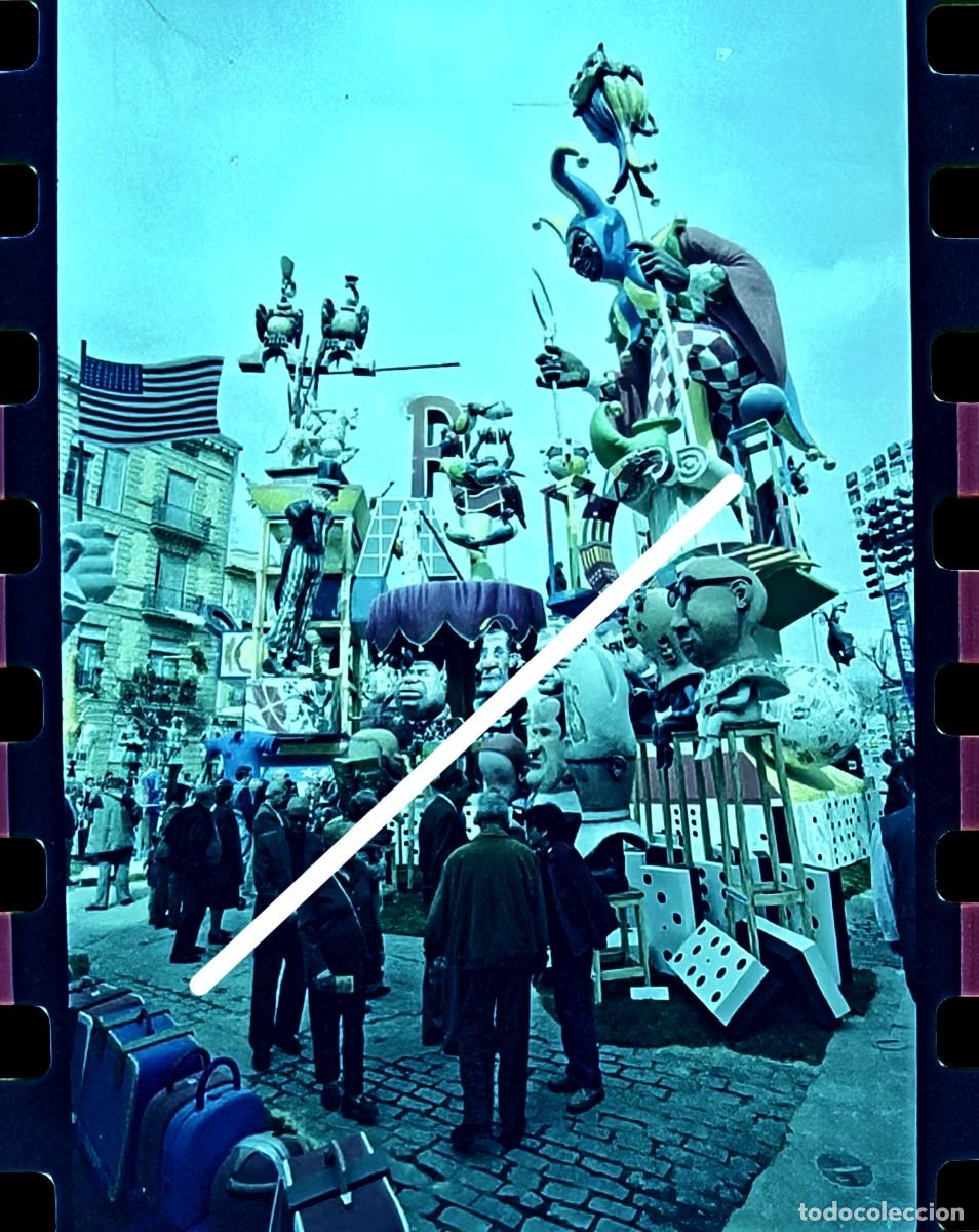 Fotograf&iacute;a antigua: Antiguo negativo de fotograf&iacute;a. Falla plaza del Pilar. Fallas de Valencia. A&ntilde;o 2002
