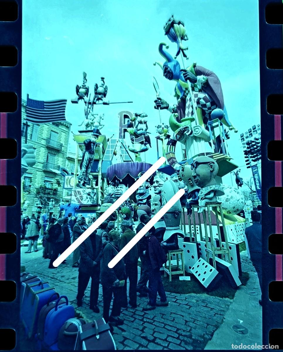 Fotograf&iacute;a antigua: Antiguo negativo de fotograf&iacute;a. Falla plaza del Pilar. Fallas de Valencia. A&ntilde;o 2002