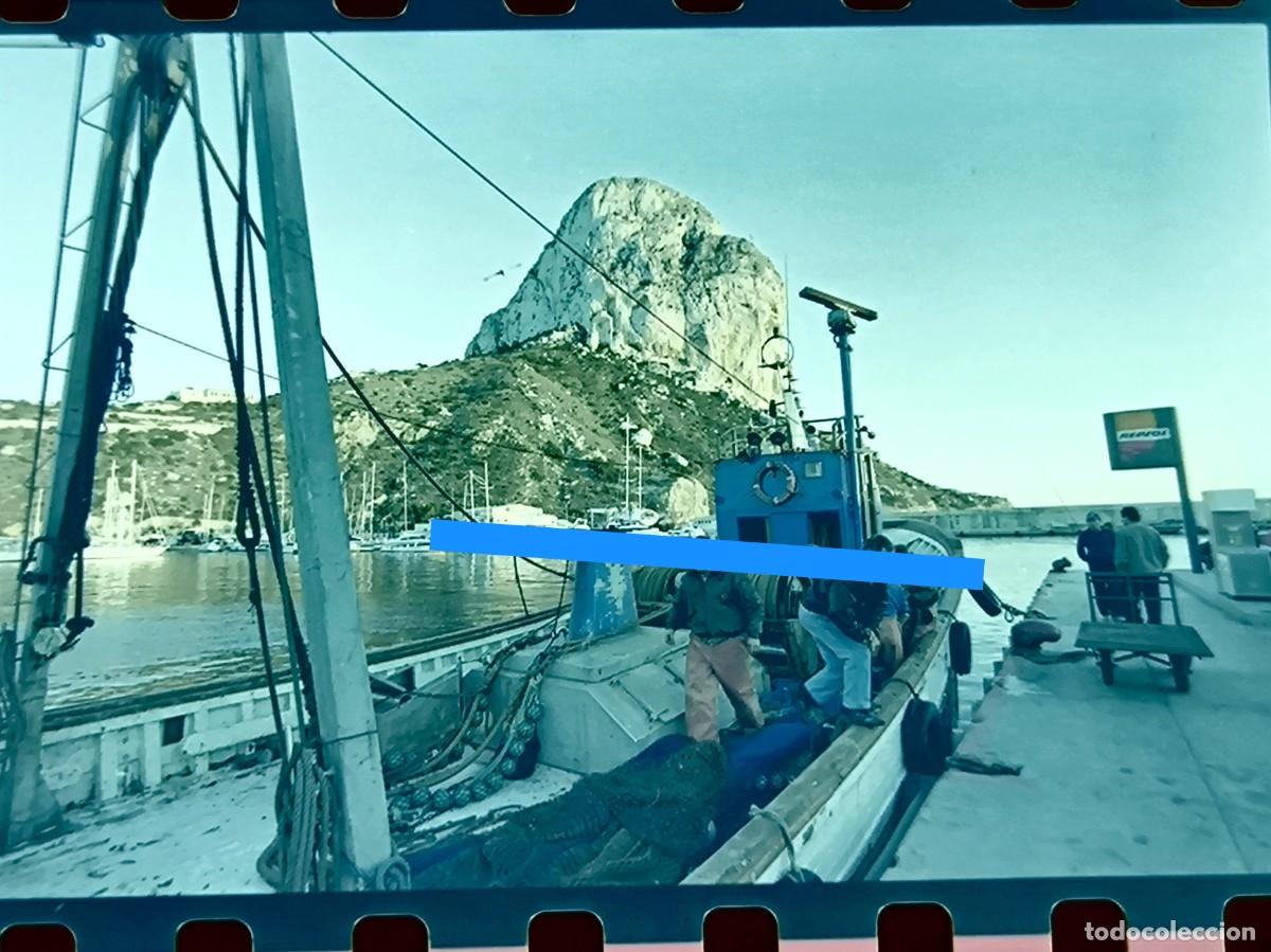 Fotograf&iacute;a antigua: Antiguo negativo de fotograf&iacute;a. Calpe Alicante. Barco pesquero. A&ntilde;os 90