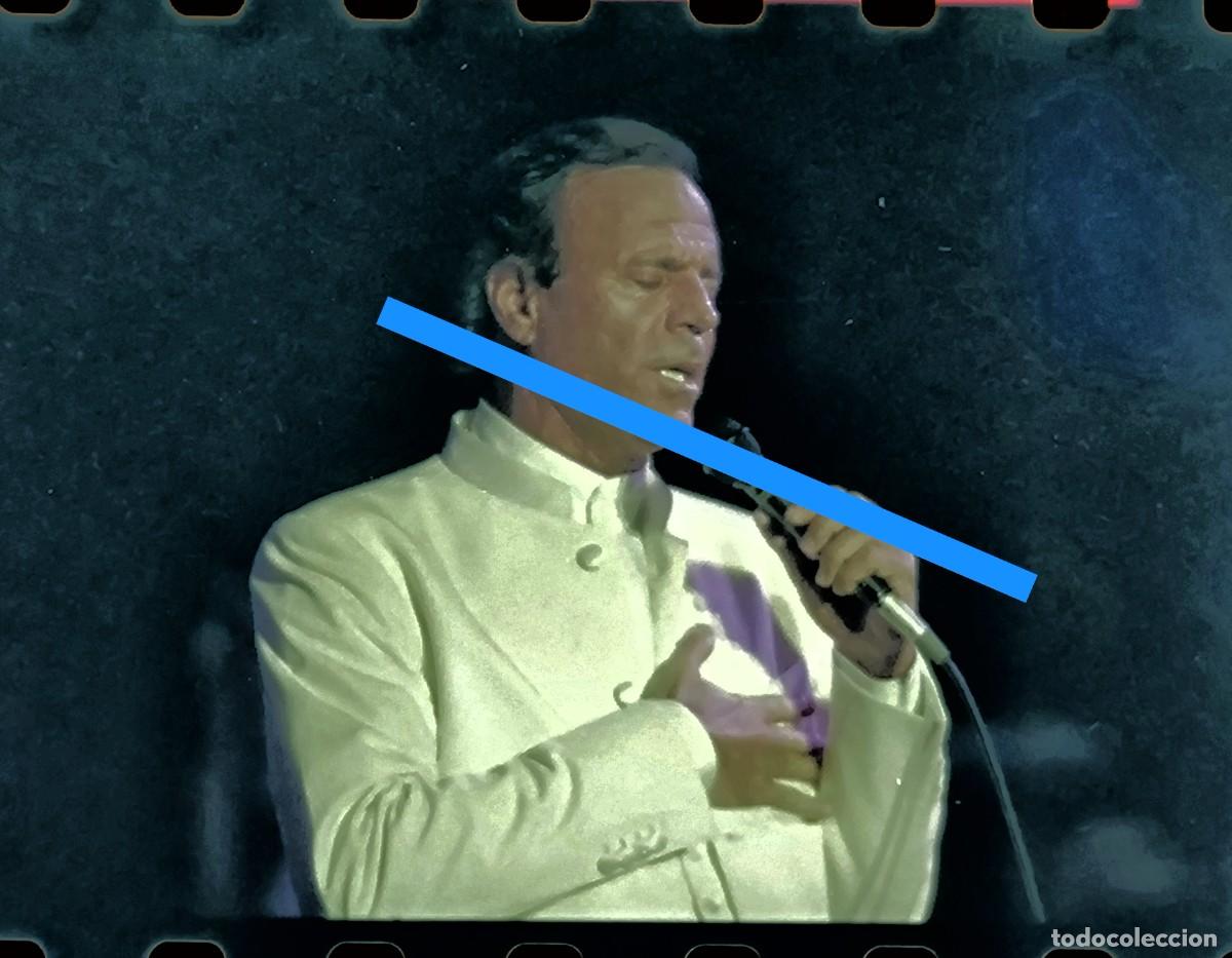 Fotograf&iacute;a antigua: Antiguo negativo de fotograf&iacute;a. Julio Iglesias. A&ntilde;os 90