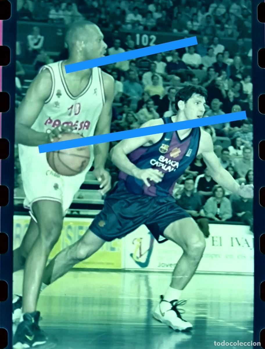 Alte Fotografie: Antiguo negativo de fotograf&iacute;a. F&uacute;tbol club Barcelona baloncesto Pamesa Valencia. A&ntilde;o 1999
