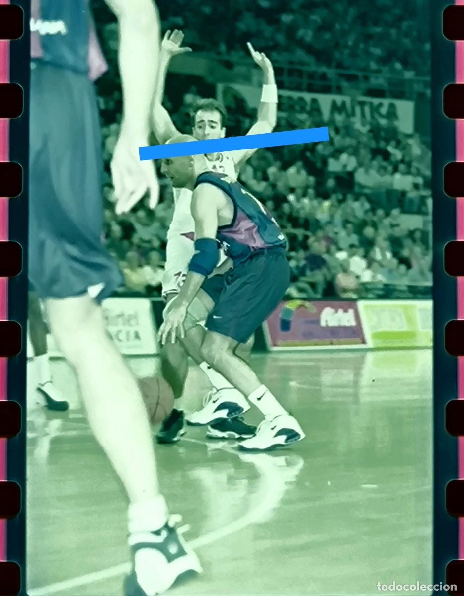 Fotograf&iacute;a antigua: Antiguo negativo de fotograf&iacute;a. F&uacute;tbol club Barcelona baloncesto Pamesa Valencia. A&ntilde;o 1999