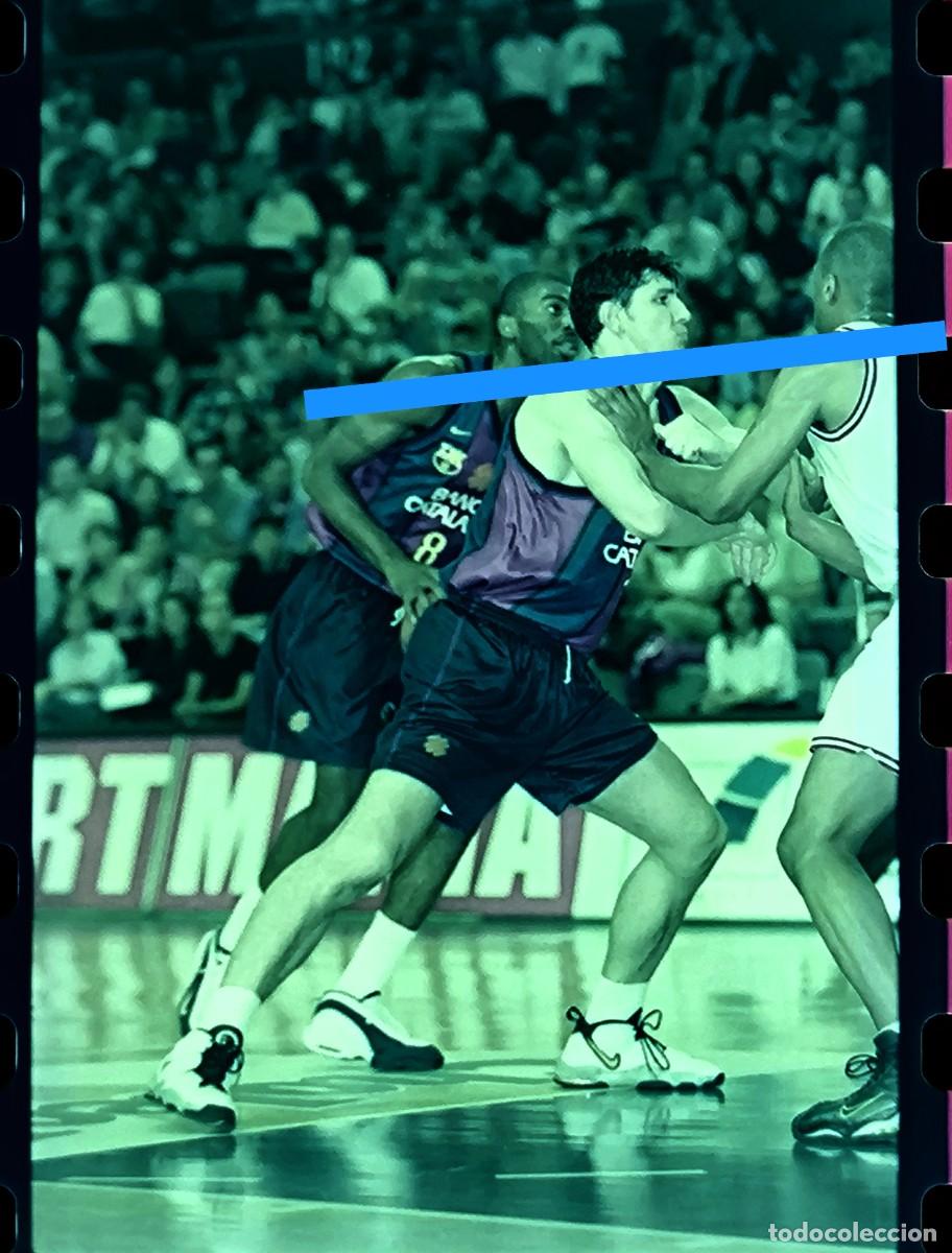 Fotograf&iacute;a antigua: Antiguo negativo de fotograf&iacute;a. F&uacute;tbol club Barcelona baloncesto Pamesa Valencia. A&ntilde;o 1999