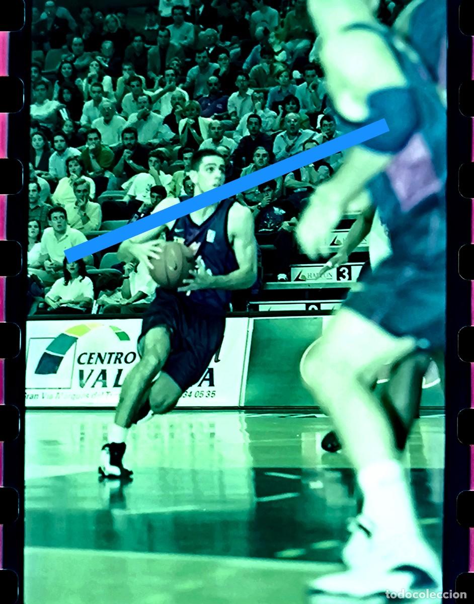 Fotograf&iacute;a antigua: Antiguo negativo de fotograf&iacute;a. F&uacute;tbol club Barcelona baloncesto Pamesa Valencia. A&ntilde;o 1999