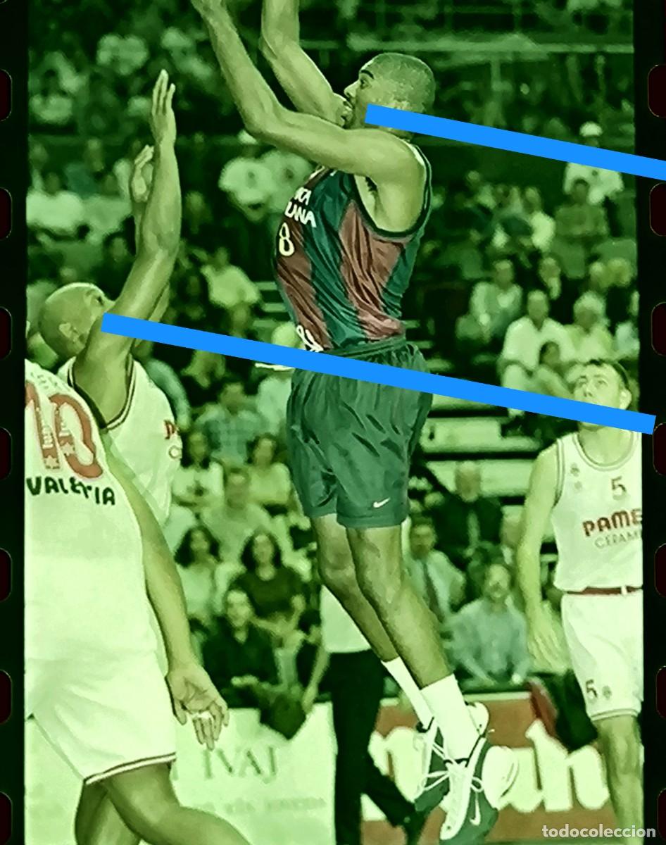 Fotograf&iacute;a antigua: Antiguo negativo de fotograf&iacute;a. F&uacute;tbol club Barcelona baloncesto Pamesa Valencia. A&ntilde;o 1999