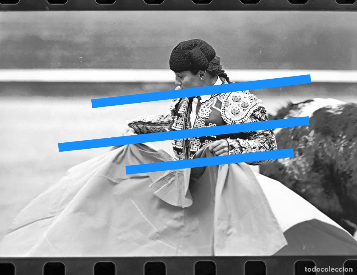 Fotograf&iacute;a antigua: Antiguo negativo de fotograf&iacute;a. Torero, torera Cristina S&aacute;nchez. Plaza de toros. A&ntilde;o 1992.