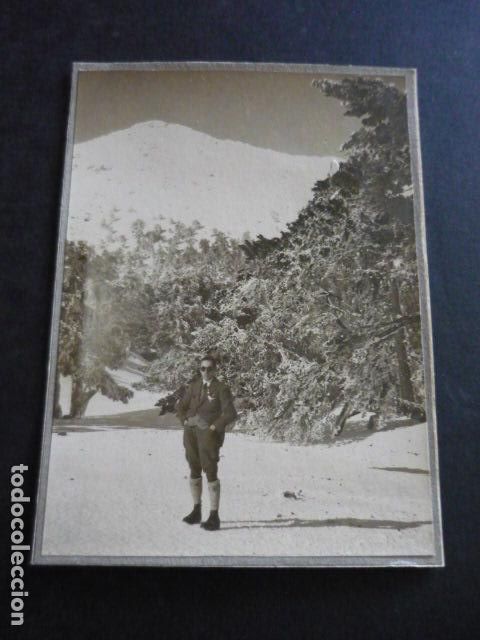Fotograf&iacute;a antigua: PUERTO DE NAVACERRADA MADRID EXCURSIONISTA EN LA SIERRA A&Ntilde;OS 30 FOTOGRAFIA 7 X 10 CM