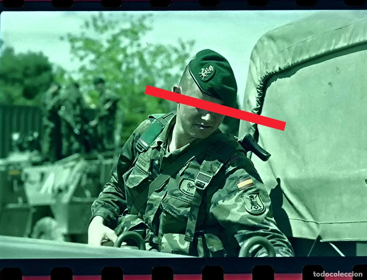 Fotograf&iacute;a antigua: Negativo de fotograf&iacute;a. Militar. Militares espa&ntilde;oles hacia Kosovo. A&ntilde;o 1999