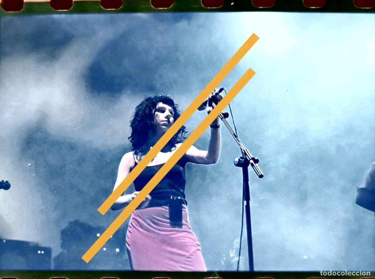 Fotograf&iacute;a antigua: Negativo de fotograf&iacute;a. Cantante brit&aacute;nica PJ Harvey. Festival musical Benicassim. 1998
