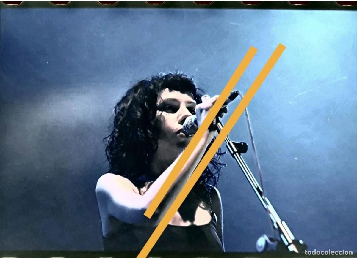Fotograf&iacute;a antigua: Negativo de fotograf&iacute;a. Cantante brit&aacute;nica PJ Harvey. Festival musical Benicassim. 1998
