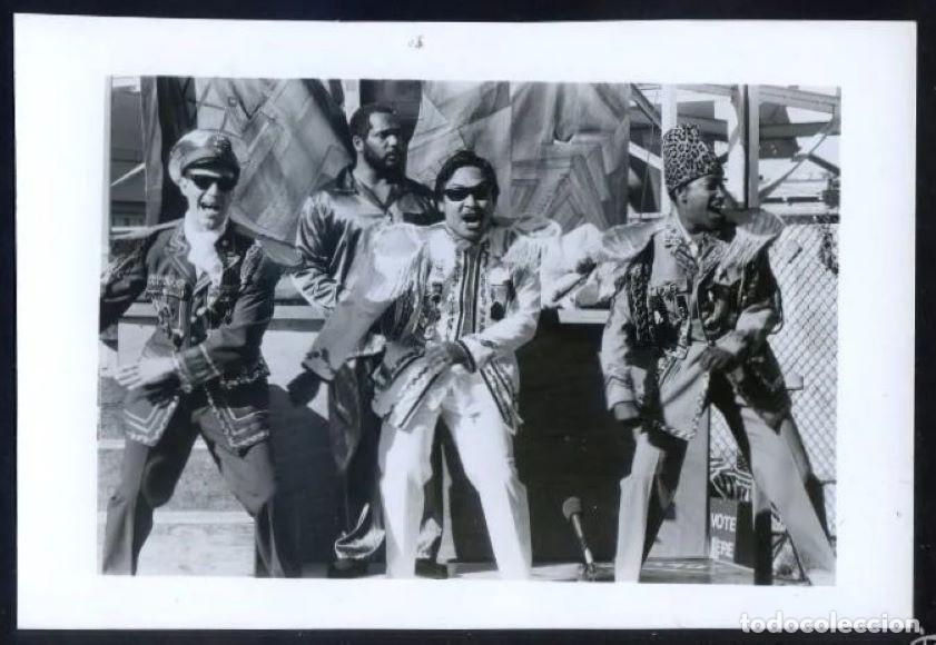 Fotografia antiga: Foto *Troupers - Icarus Films, New York* Meds: 119x177 mm. Ver dorso.