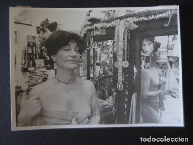 Fotograf&iacute;a antigua: MADRID GAY TRAVESTIDO TRAVESTI RAMON LECETA ANTIGUA FOTOGRAFIA 1982 12,5 X 18 CM