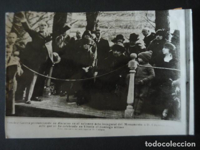 Fotograf&iacute;a antigua: VITORIA JOSE SANCHEZ GUERRA PRONUNCIANDO UN DISCURSO FOTOGRAFA 1968 15 X 21,5 CM