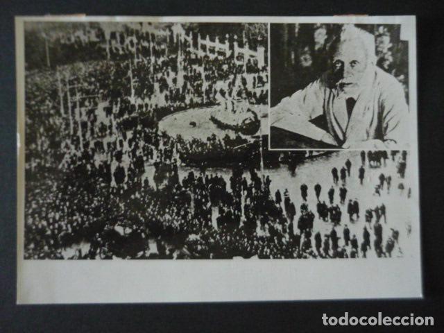 Fotograf&iacute;a antigua: MADRID ENTIERRO DE PABLO IGLESIAS FOTOGRAFA 1975 13 X 18 CM