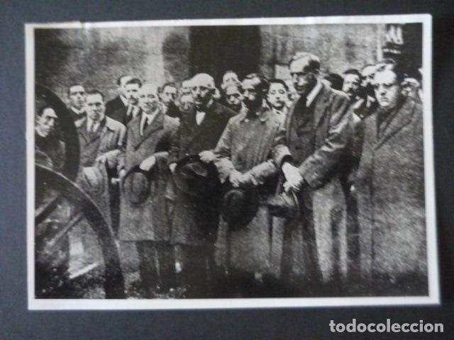 Fotograf&iacute;a antigua: MADRID ENTIERRO DE PABLO IGLESIAS FOTOGRAFA 1975 13 X 18 CM