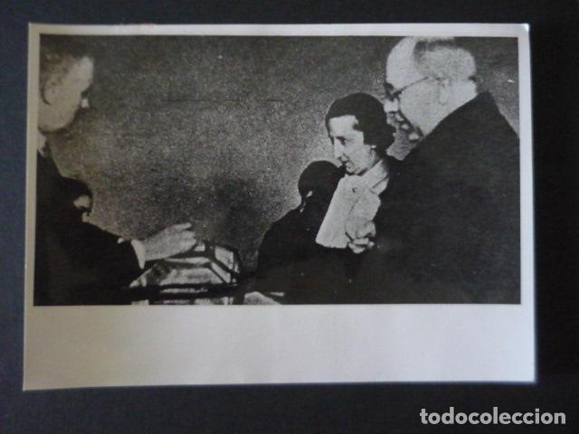 Fotograf&iacute;a antigua: MANUEL AZA&Ntilde;A PRESIDENTE SEGUNDA REPUBLICA VOTANDO EN 1936 FOTOGRAFIA 1978 18 X 13 CM