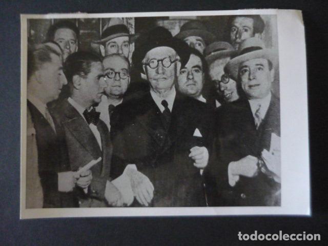 Fotograf&iacute;a antigua: ALEJANDRO LERROUX POLITICO SEGUNDA REPUBLICA VOTANDO FOTOGRAFIA 1973 18 X 13 CM