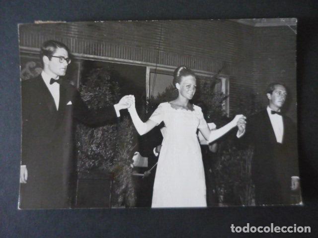 Fotografia antiga: MADRID SE&Ntilde;ORITAS ALTA SOCIEDAD GALA DE DEBUTANTES 1965 ANTIGUA FOTOGRAFIA 12 X 18 CM