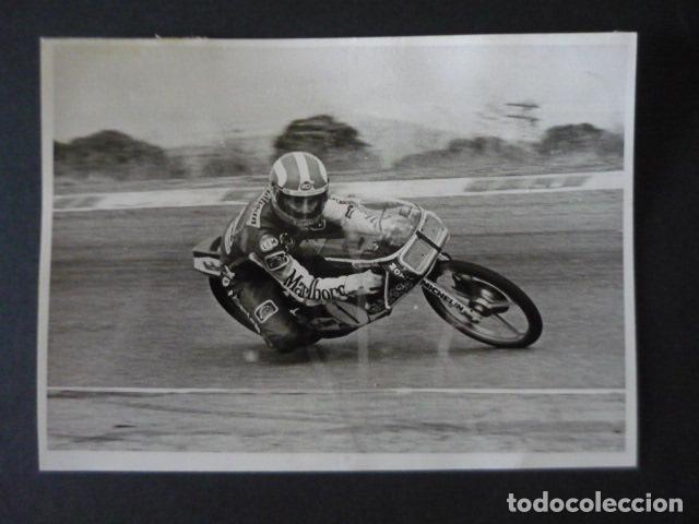 Fotograf&iacute;a antigua: RICARDO TORMO CORREDOR MOTOCICLISMO PREMIO OTO&Ntilde;O JARAMA 1979 ANTIGUA FOTOGRAFIA 18 X 13 CM